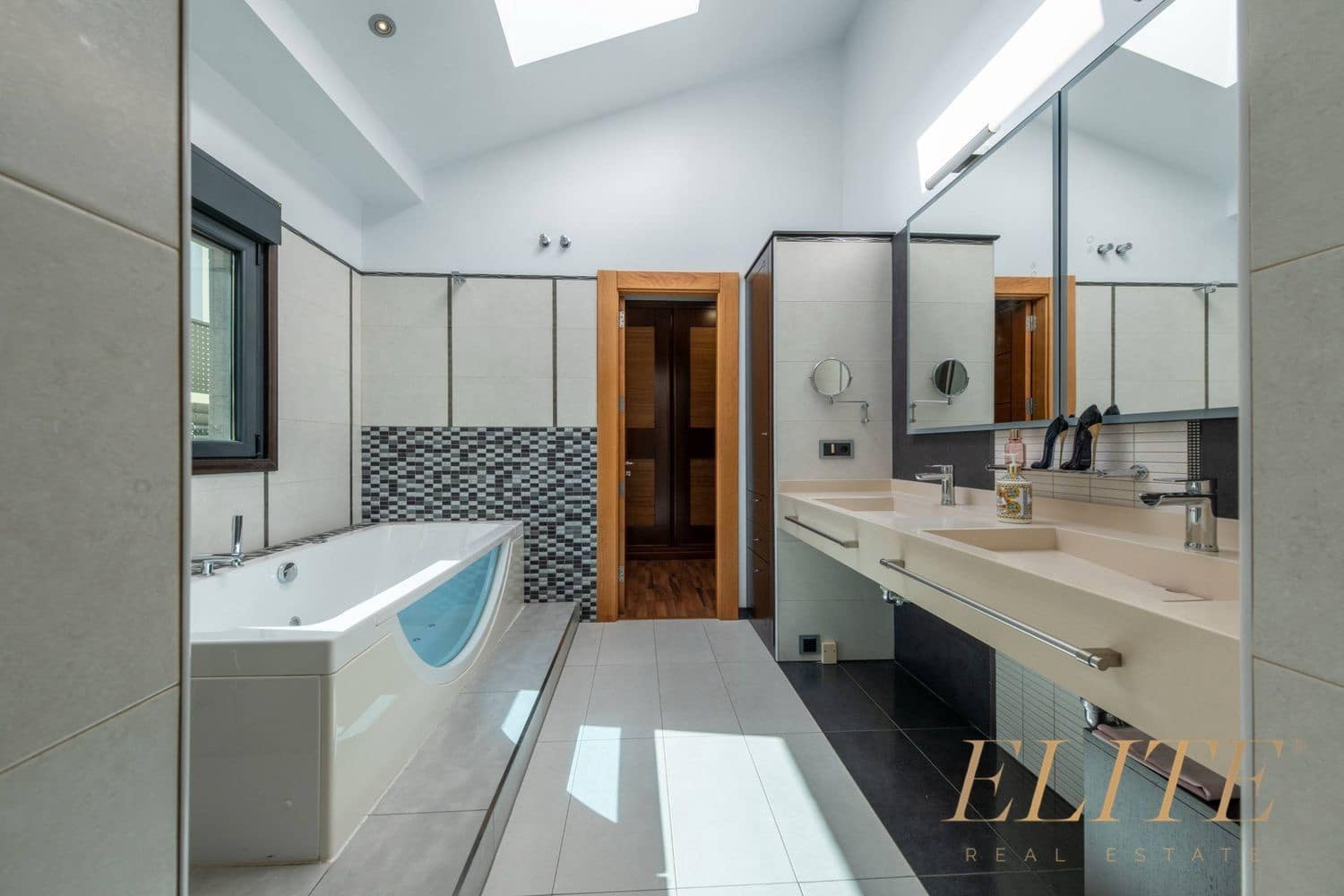 6 slaapkamer Villa te koop in Jinamar met zwembad garage - € 1.625.000 (Ref: 9786974)