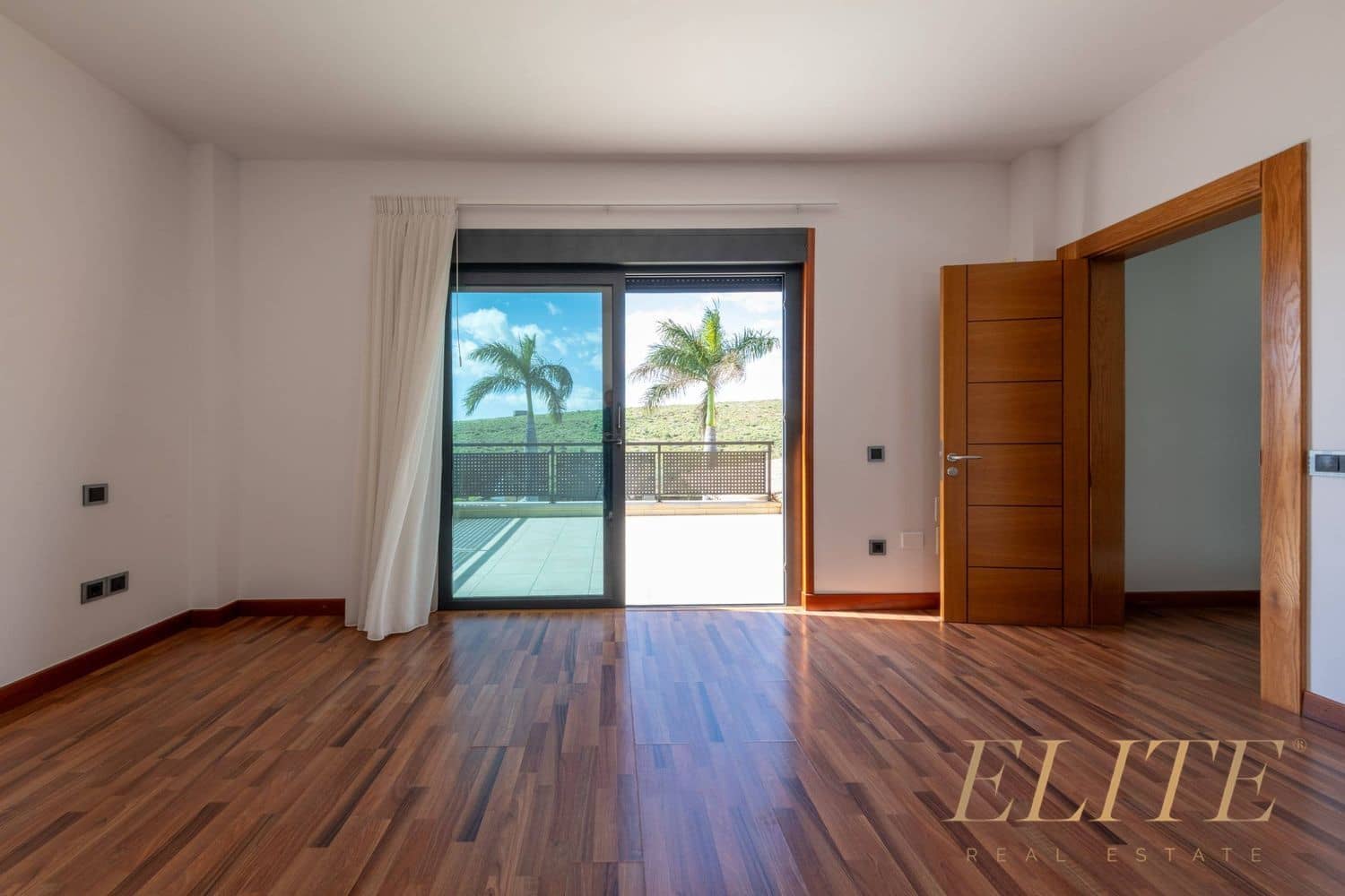 6 slaapkamer Villa te koop in Jinamar met zwembad garage - € 1.625.000 (Ref: 9786974)