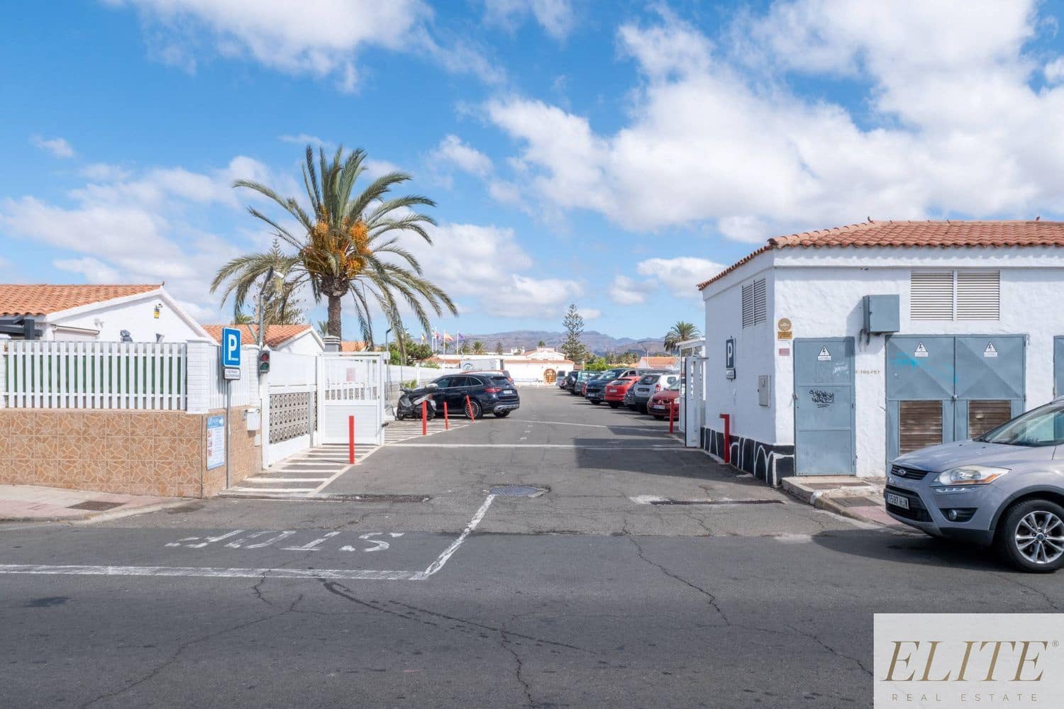 1 slaapkamer Bungalow te koop in Playa del Ingles met garage - € 310.000 (Ref: 9800318)