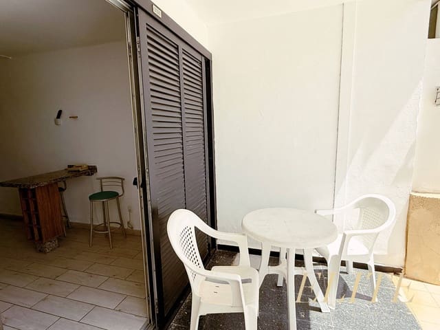 Apartament na sprzedaż w Playa del Inglés, San Bartolomé de Tirajana z basenem garażem - 220 000 € (Ref: 9804050)