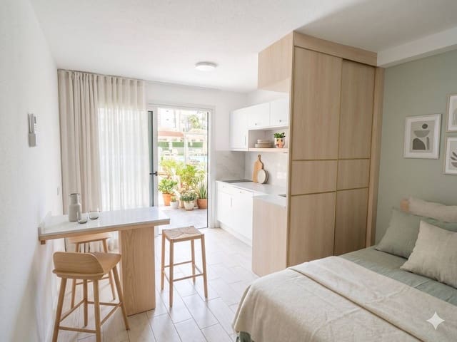 Apartament na sprzedaż w Playa del Inglés, San Bartolomé de Tirajana z basenem garażem - 220 000 € (Ref: 9804050)