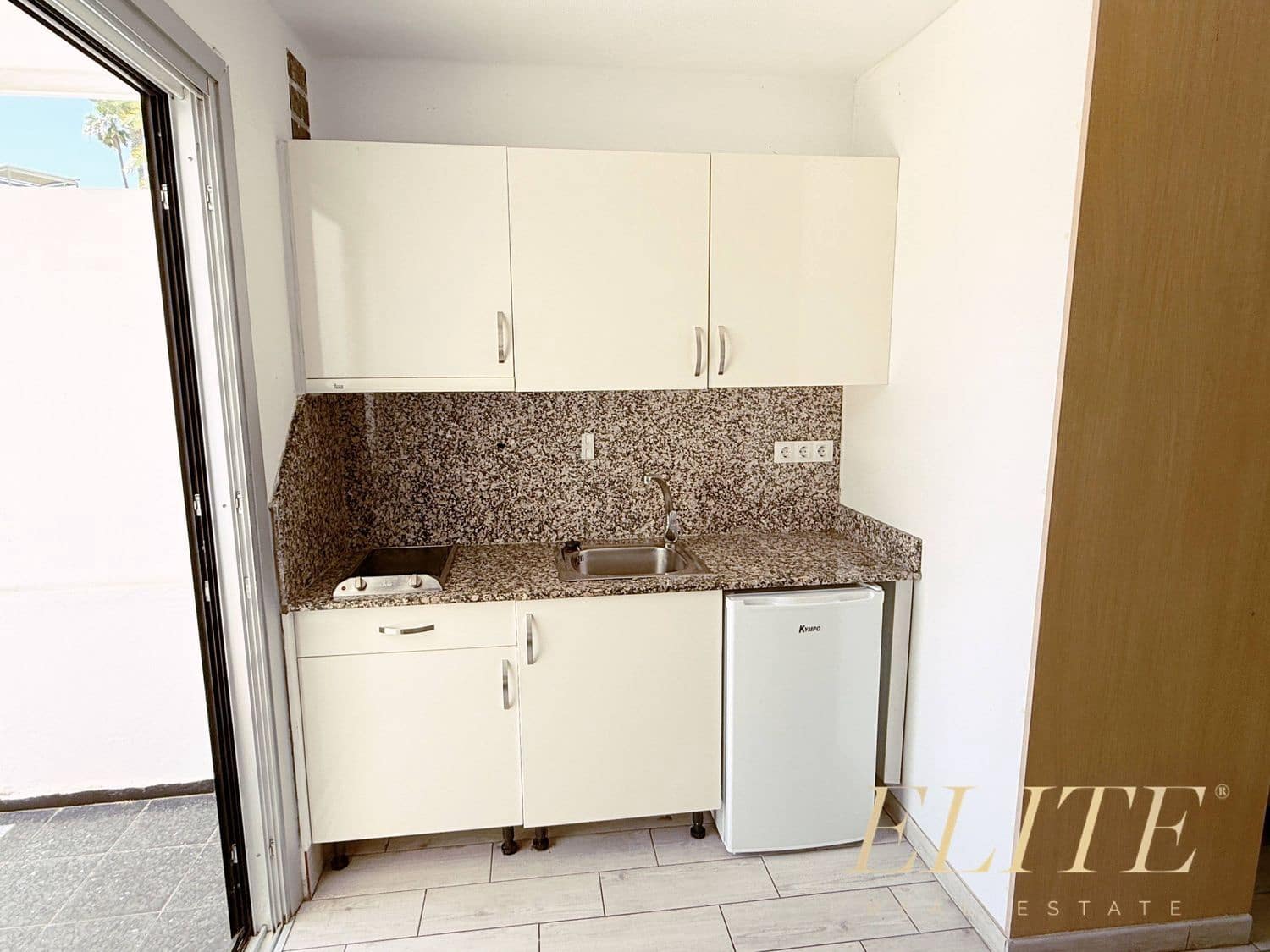 Apartment for sale in Playa del Ingles with pool garage - € 220,000 (Ref: 9804050)