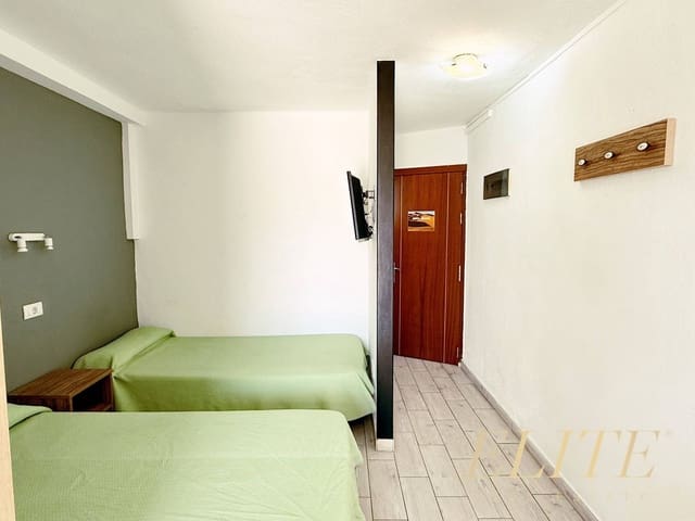 Apartamento en Playa del Inglés, San Bartolomé de Tirajana en venta con piscina garaje - 220.000 € (Ref: 9804050)