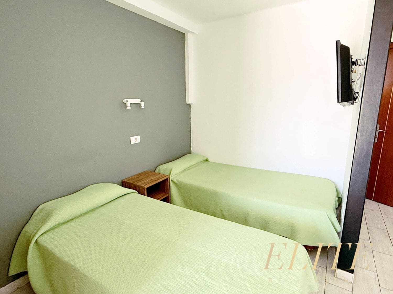 Apartment for sale in Playa del Ingles with pool garage - € 220,000 (Ref: 9804050)