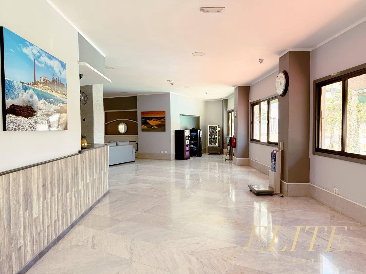 Apartment for sale in Playa del Ingles with pool garage - € 220,000 (Ref: 9804050)