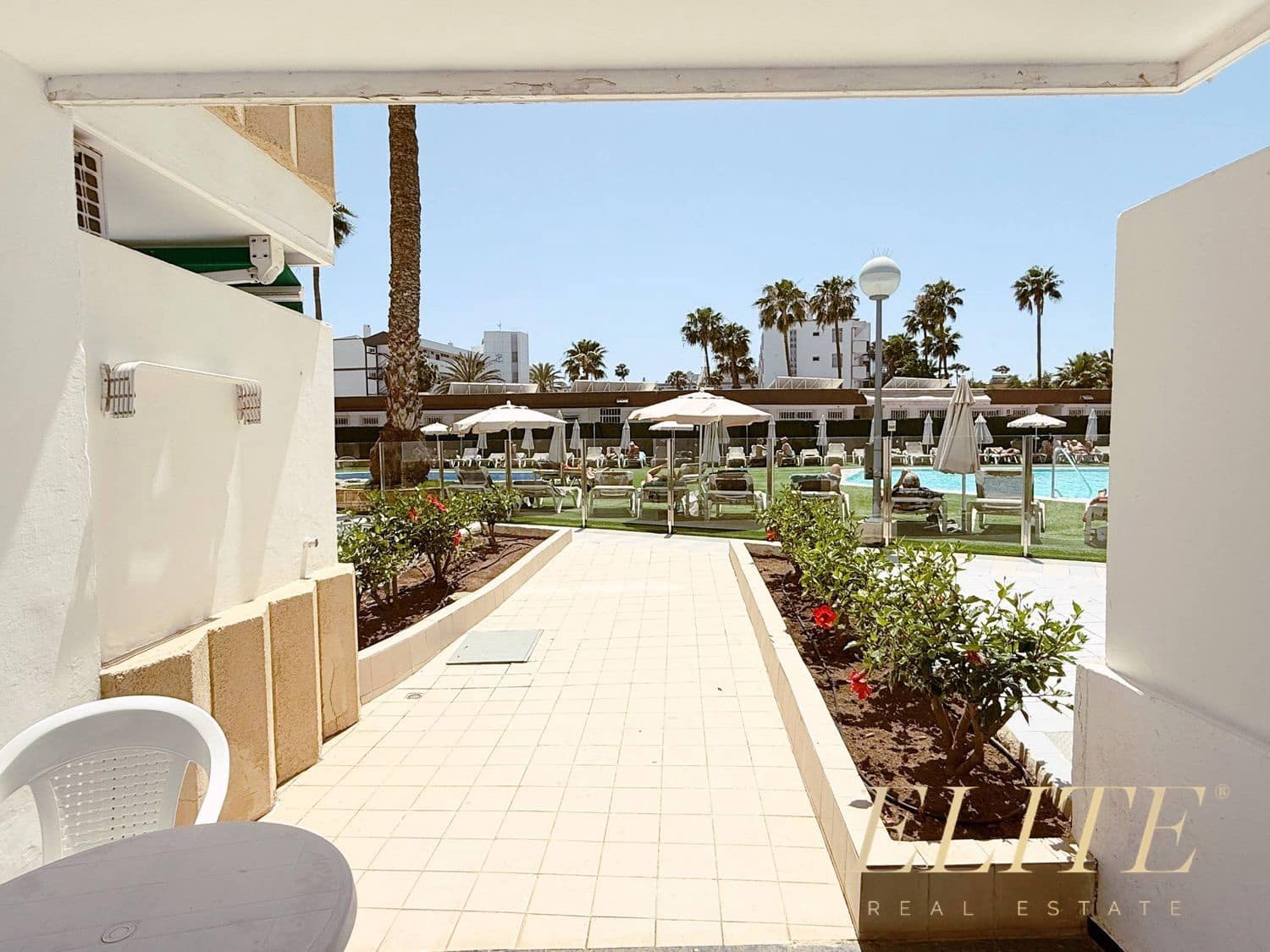 Apartment for sale in Playa del Ingles with pool garage - € 220,000 (Ref: 9804050)