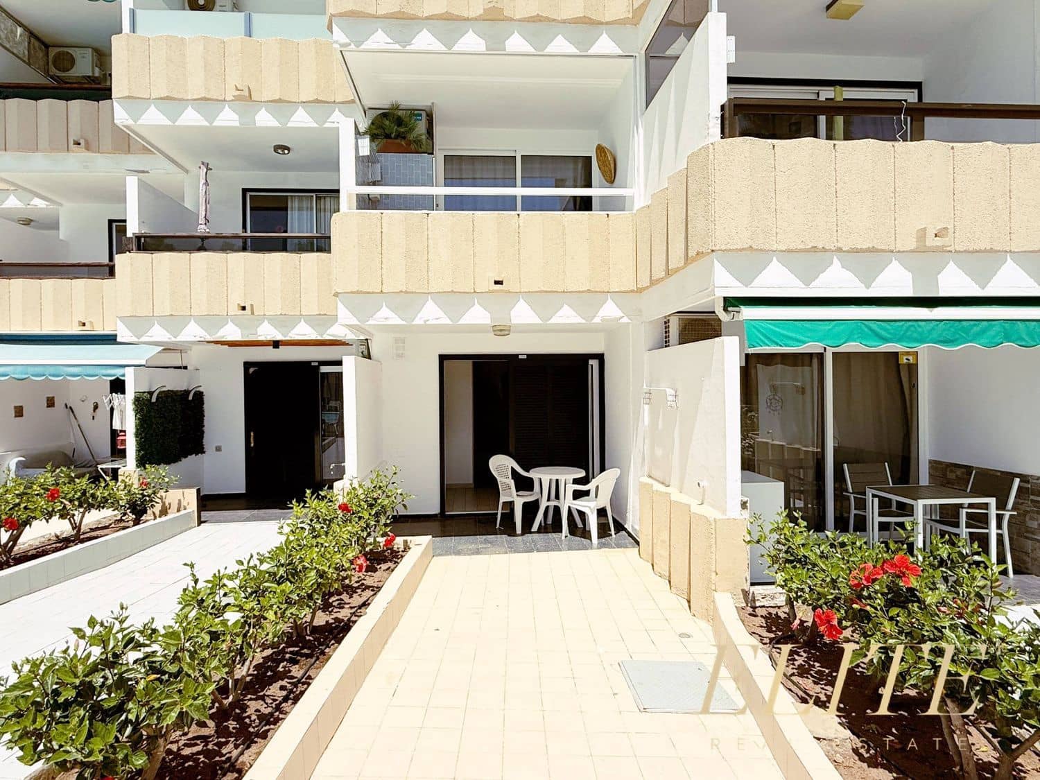 Apartment for sale in Playa del Ingles with pool garage - € 220,000 (Ref: 9804050)