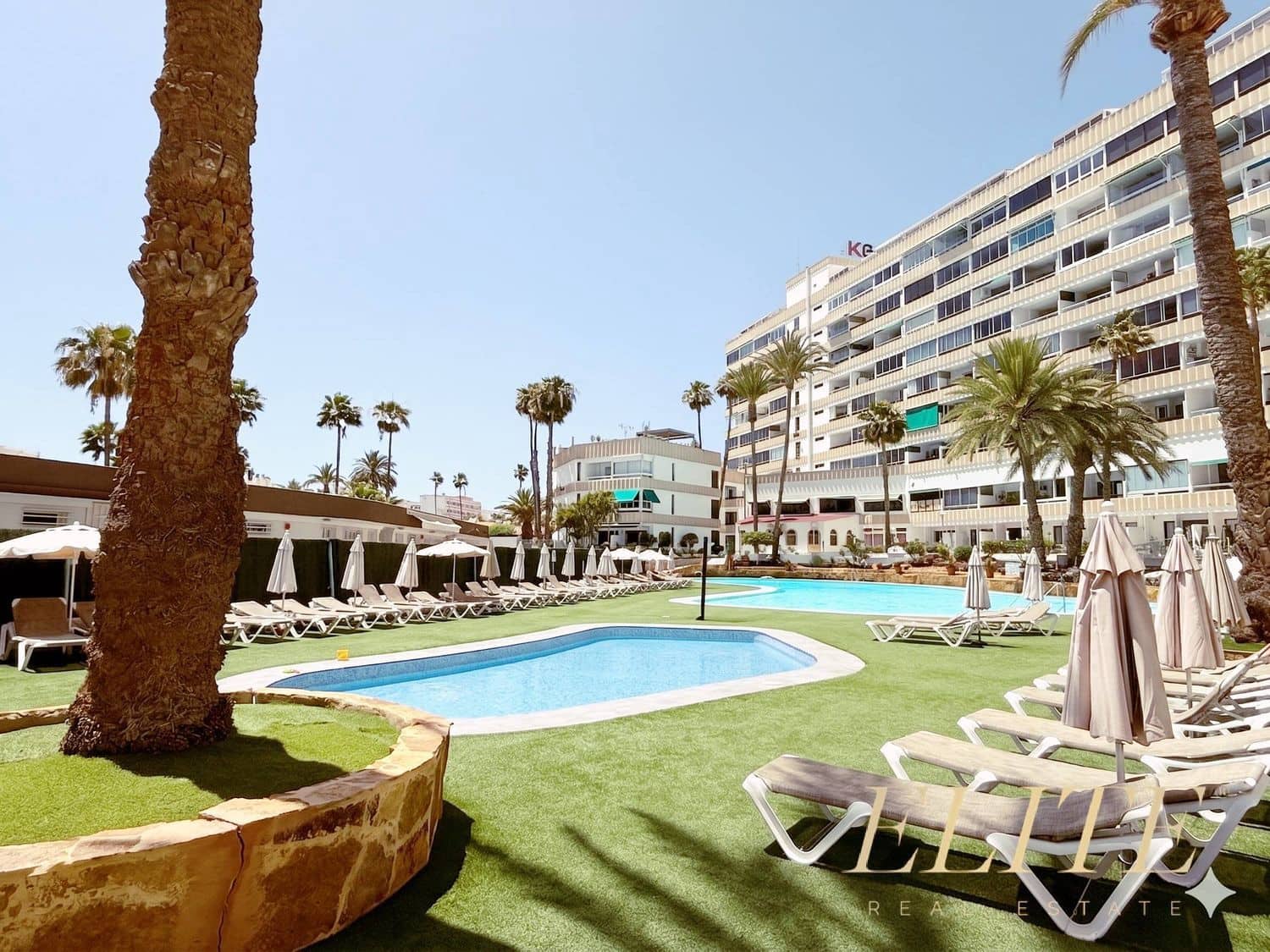 Apartment for sale in Playa del Ingles with pool garage - € 220,000 (Ref: 9804050)