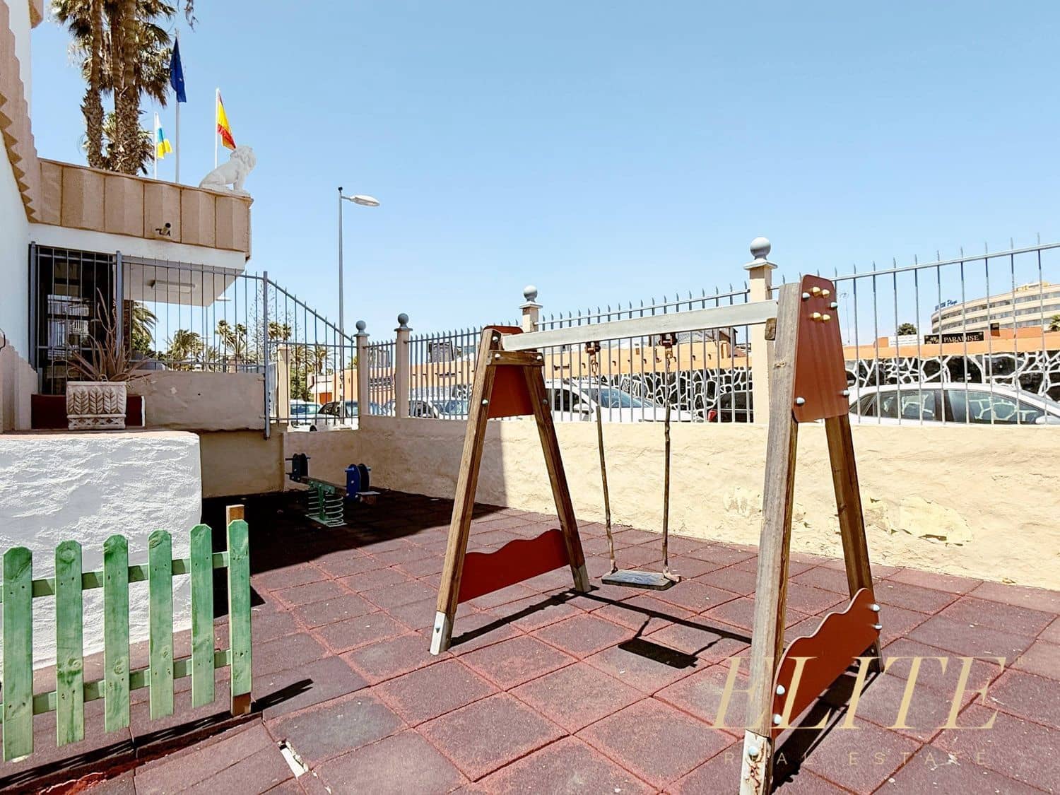 Apartment for sale in Playa del Ingles with pool garage - € 220,000 (Ref: 9804050)