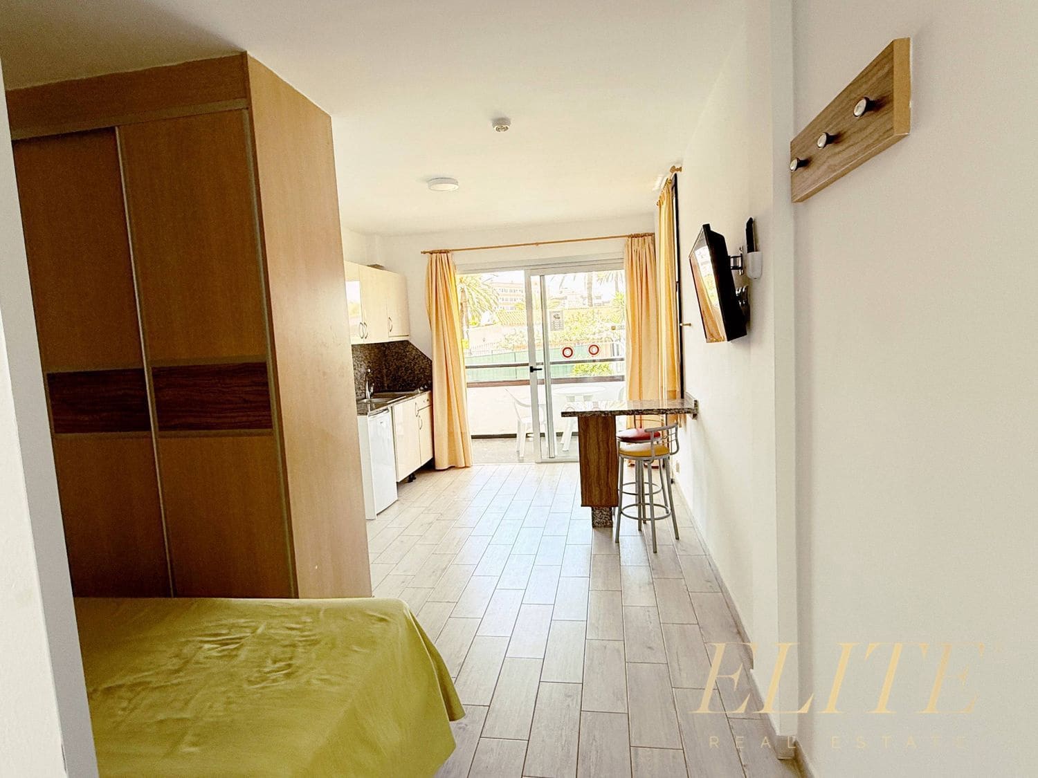 Apartament na sprzedaż w Playa del Ingles z basenem garażem - 240 000 € (Ref: 9804051)