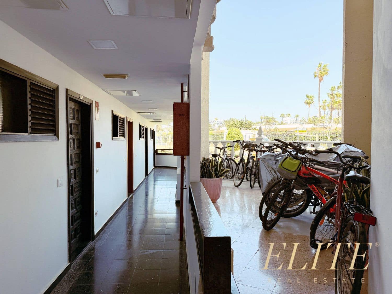 Apartament na sprzedaż w Playa del Ingles z basenem garażem - 240 000 € (Ref: 9804051)