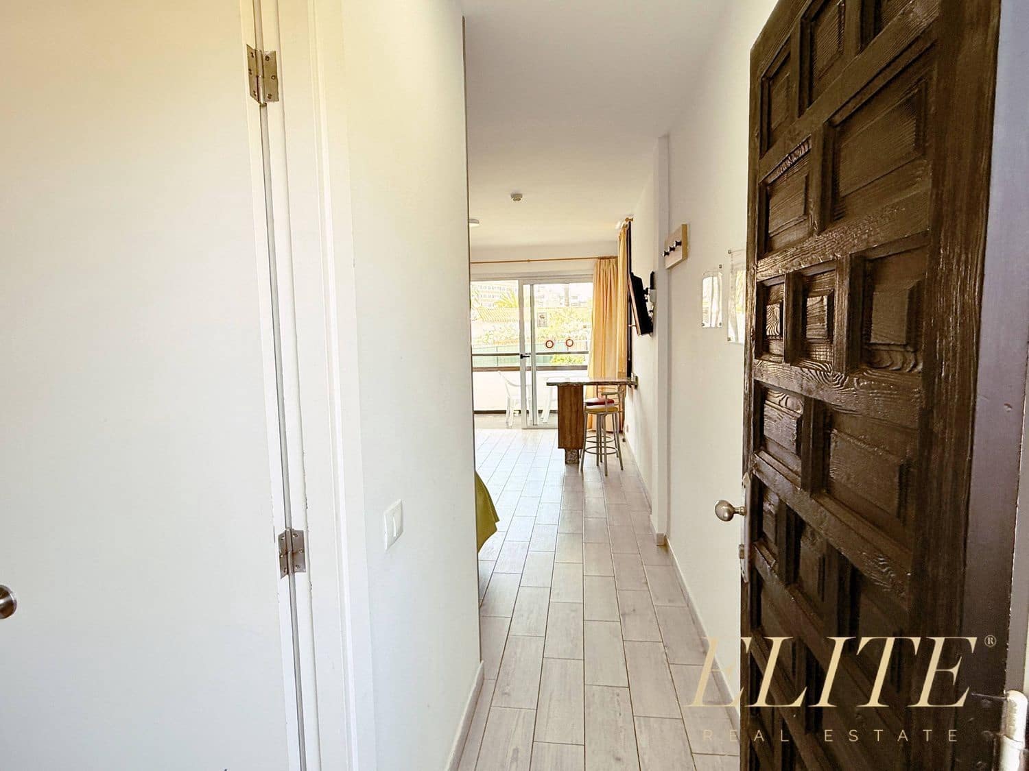 Apartament na sprzedaż w Playa del Ingles z basenem garażem - 240 000 € (Ref: 9804051)