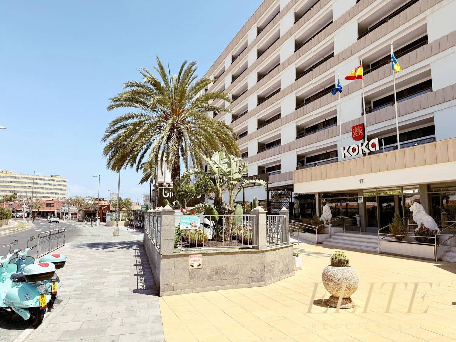 Apartament na sprzedaż w Playa del Ingles z basenem garażem - 240 000 € (Ref: 9804051)