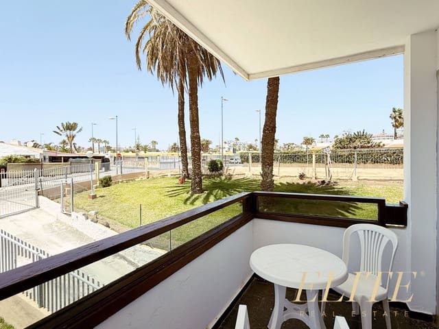 Apartament na sprzedaż w Playa del Inglés, San Bartolomé de Tirajana z basenem garażem - 240 000 € (Ref: 9804051)