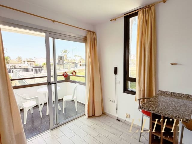 Apartament na sprzedaż w Playa del Inglés, San Bartolomé de Tirajana z basenem garażem - 240 000 € (Ref: 9804051)