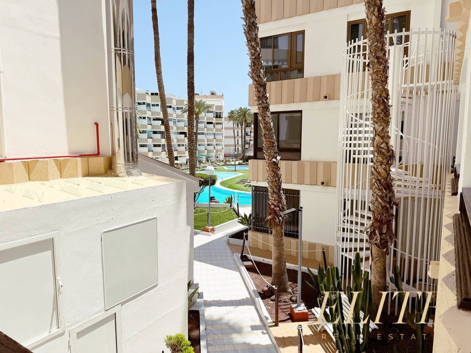 Apartament na sprzedaż w Playa del Ingles z basenem garażem - 240 000 € (Ref: 9804051)