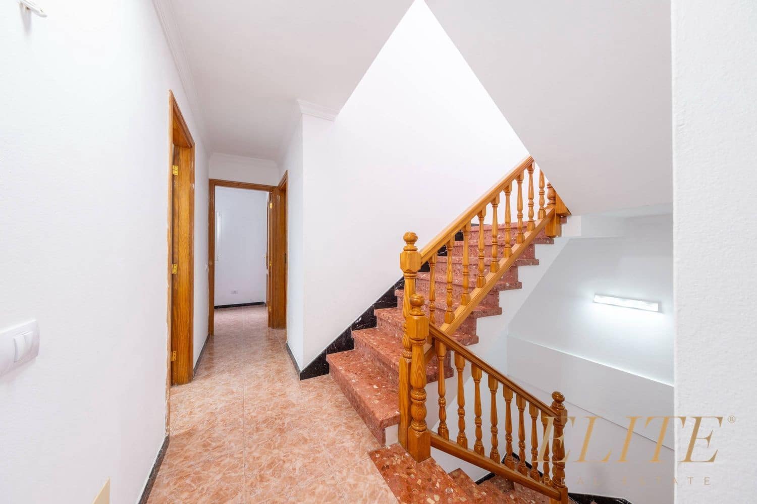 5 bedroom Townhouse for sale in Las Palmas de Gran Canaria with garage - € 569,000 (Ref: 9807551)