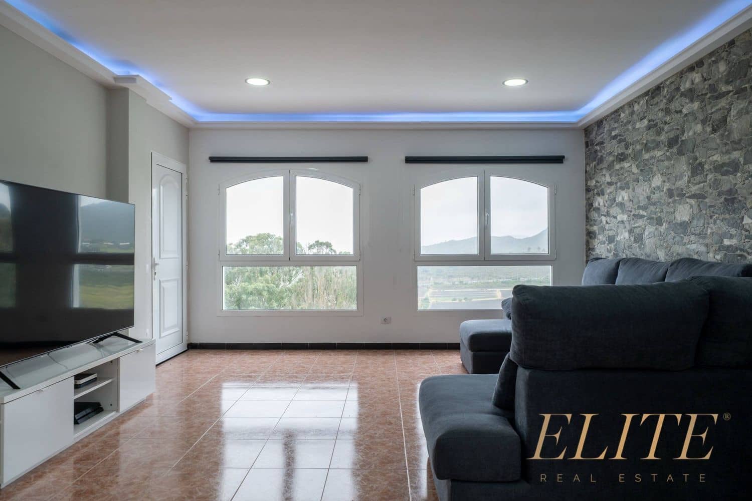 5 bedroom Townhouse for sale in Las Palmas de Gran Canaria with garage - € 569,000 (Ref: 9807551)