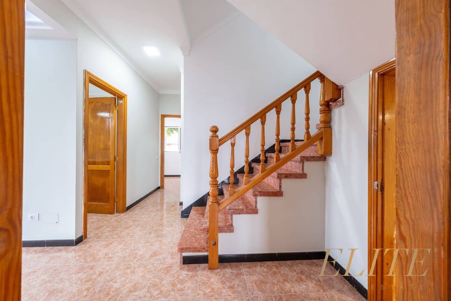 5 bedroom Townhouse for sale in Las Palmas de Gran Canaria with garage - € 569,000 (Ref: 9807551)