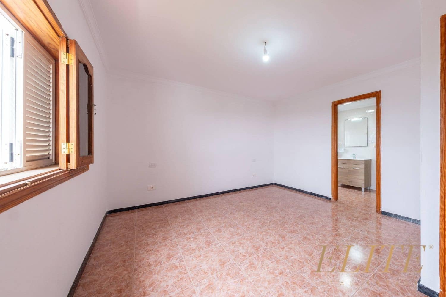 5 bedroom Townhouse for sale in Las Palmas de Gran Canaria with garage - € 569,000 (Ref: 9807551)