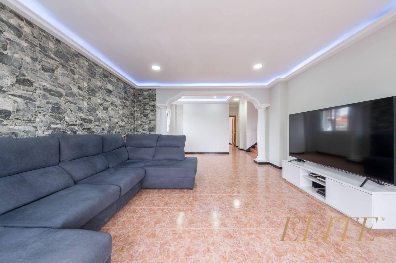 5 bedroom Townhouse for sale in Las Palmas de Gran Canaria with garage - € 569,000 (Ref: 9807551)