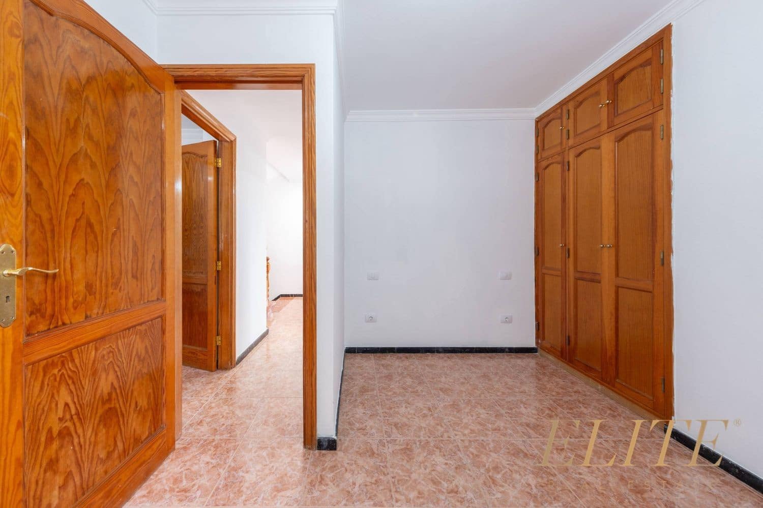 5 bedroom Townhouse for sale in Las Palmas de Gran Canaria with garage - € 569,000 (Ref: 9807551)