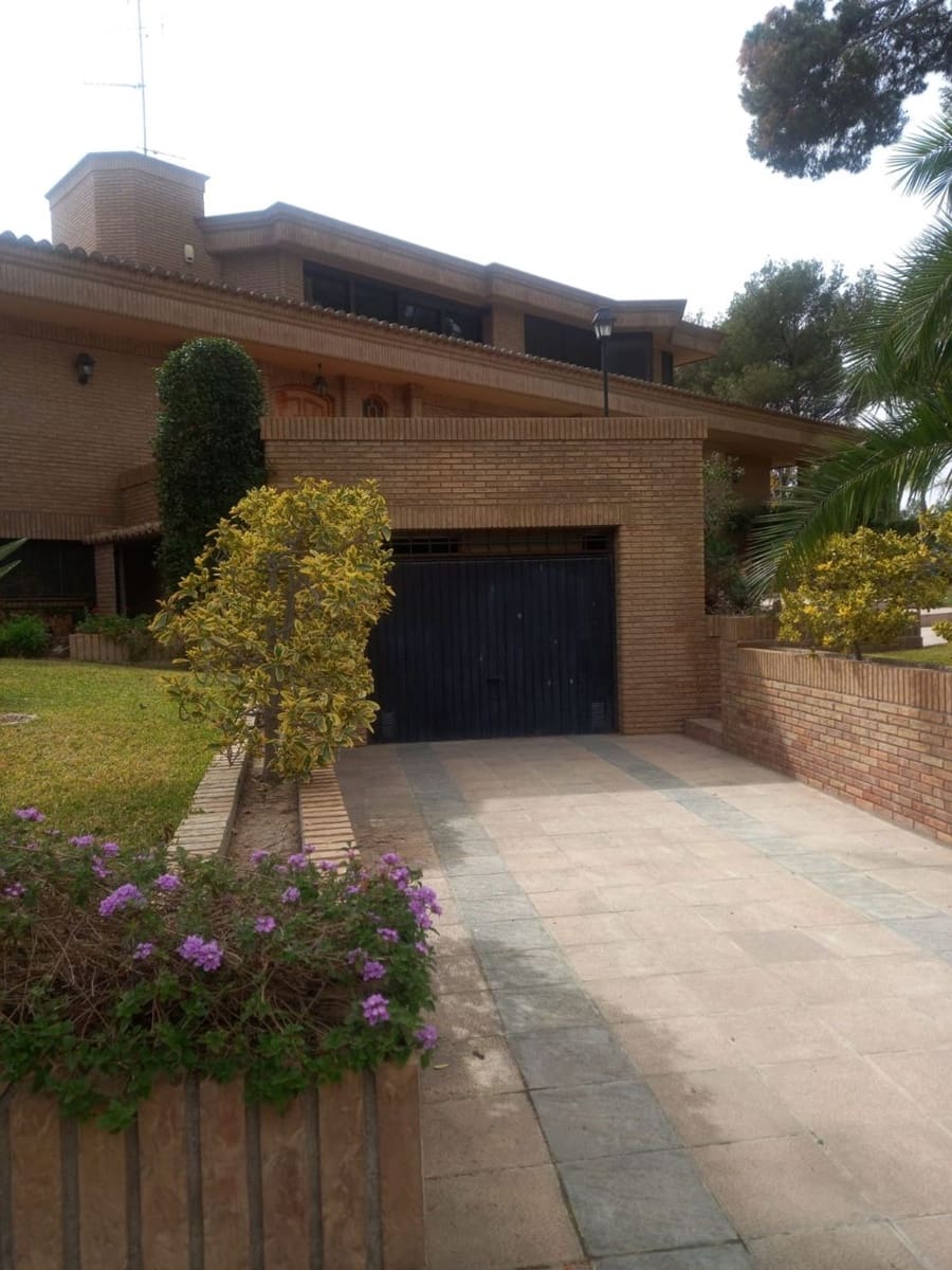 4 camera da letto Villa in vendita in La Pobla de Vallbona con piscina garage - 1.200.000 € (Rif: 8534498)