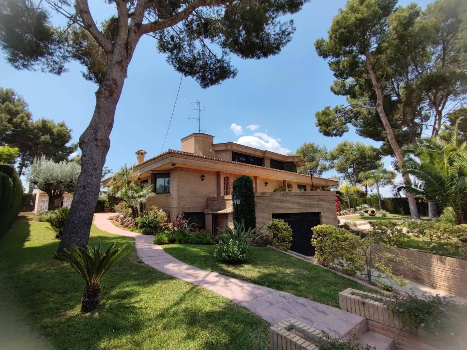 4 camera da letto Villa in vendita in La Pobla de Vallbona con piscina garage - 1.200.000 € (Rif: 8534498)
