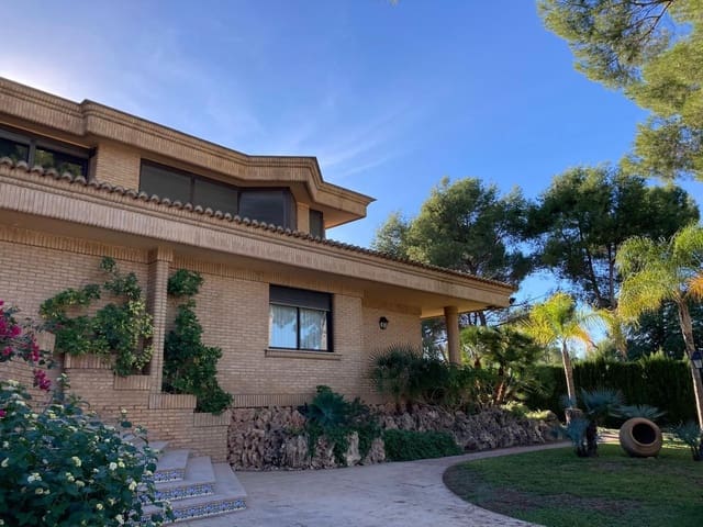 4 soveværelse Villa til salg i La Pobla de Vallbona med swimmingpool garage - € 1.200.000 (Ref: 8534498)