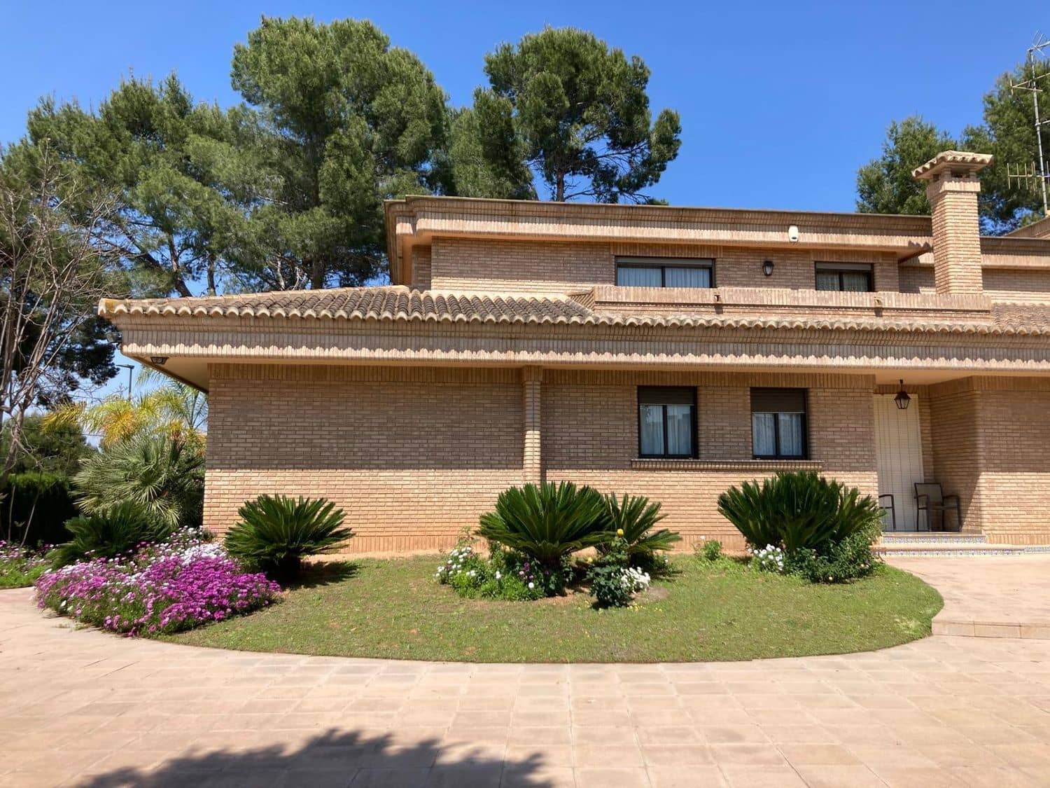 4 camera da letto Villa in vendita in La Pobla de Vallbona con piscina garage - 1.200.000 € (Rif: 8534498)