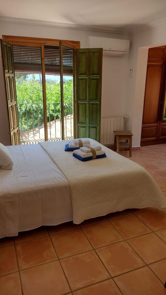 5 bedroom Villa for sale in Denia with pool - € 1,045,000 (Ref: 8534502)