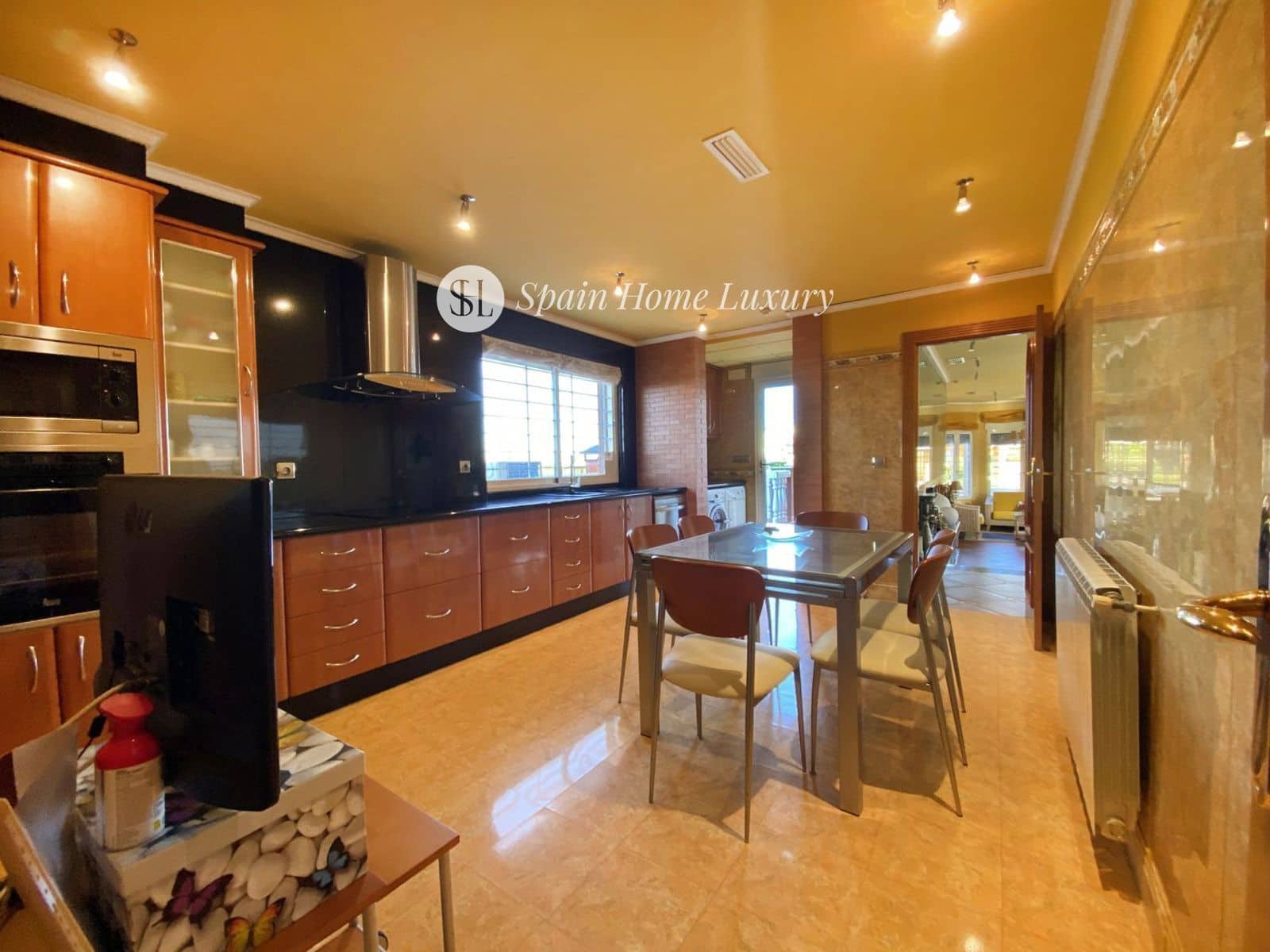 4 soverom Villa til salgs i Montserrat med svømmebasseng - € 930 000 (Ref: 8534516)