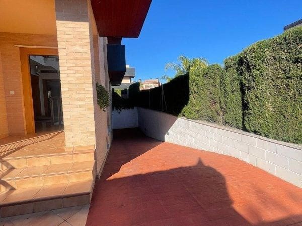 5 bedroom Villa for sale in Betera with pool - € 999,000 (Ref: 8534537)