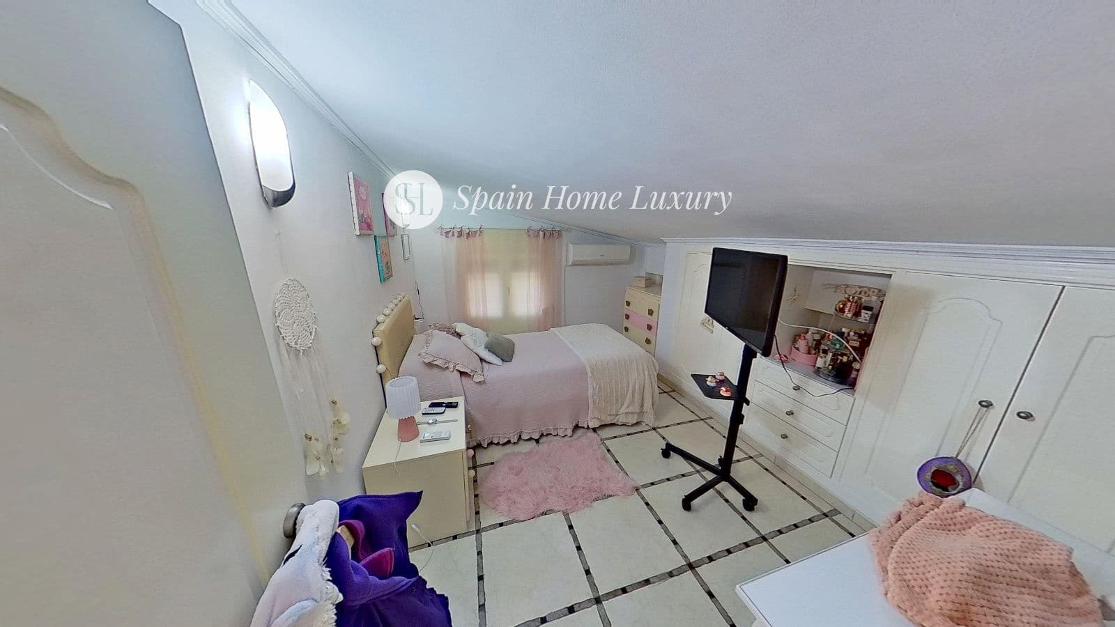 10 bedroom Villa for sale in Denia with pool - € 899,000 (Ref: 8534549)