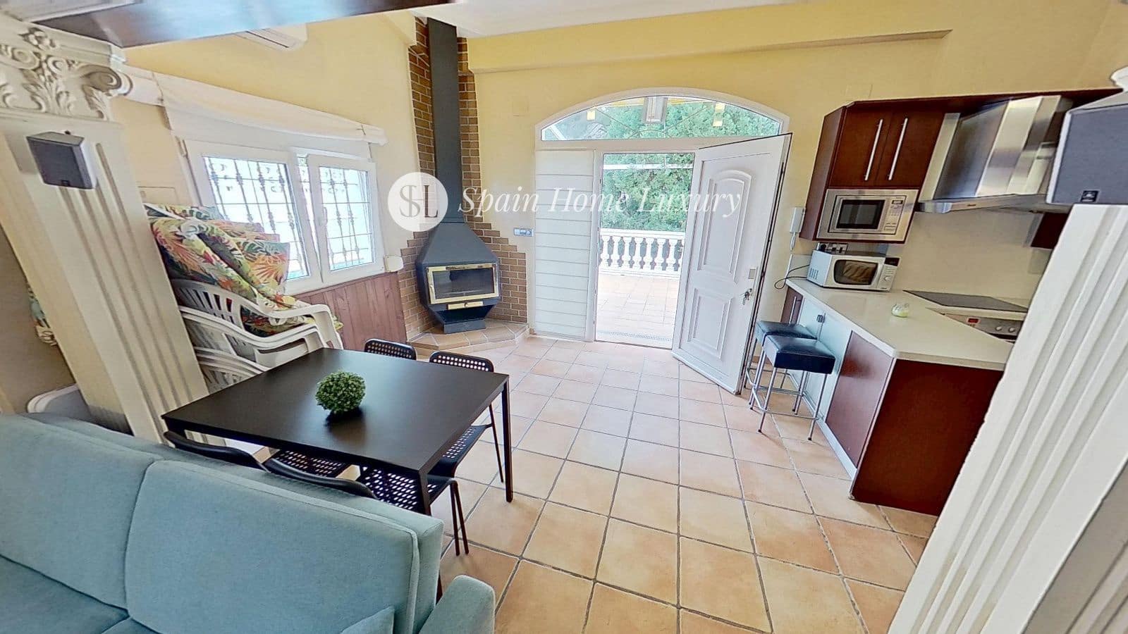 10 bedroom Villa for sale in Denia with pool - € 899,000 (Ref: 8534549)