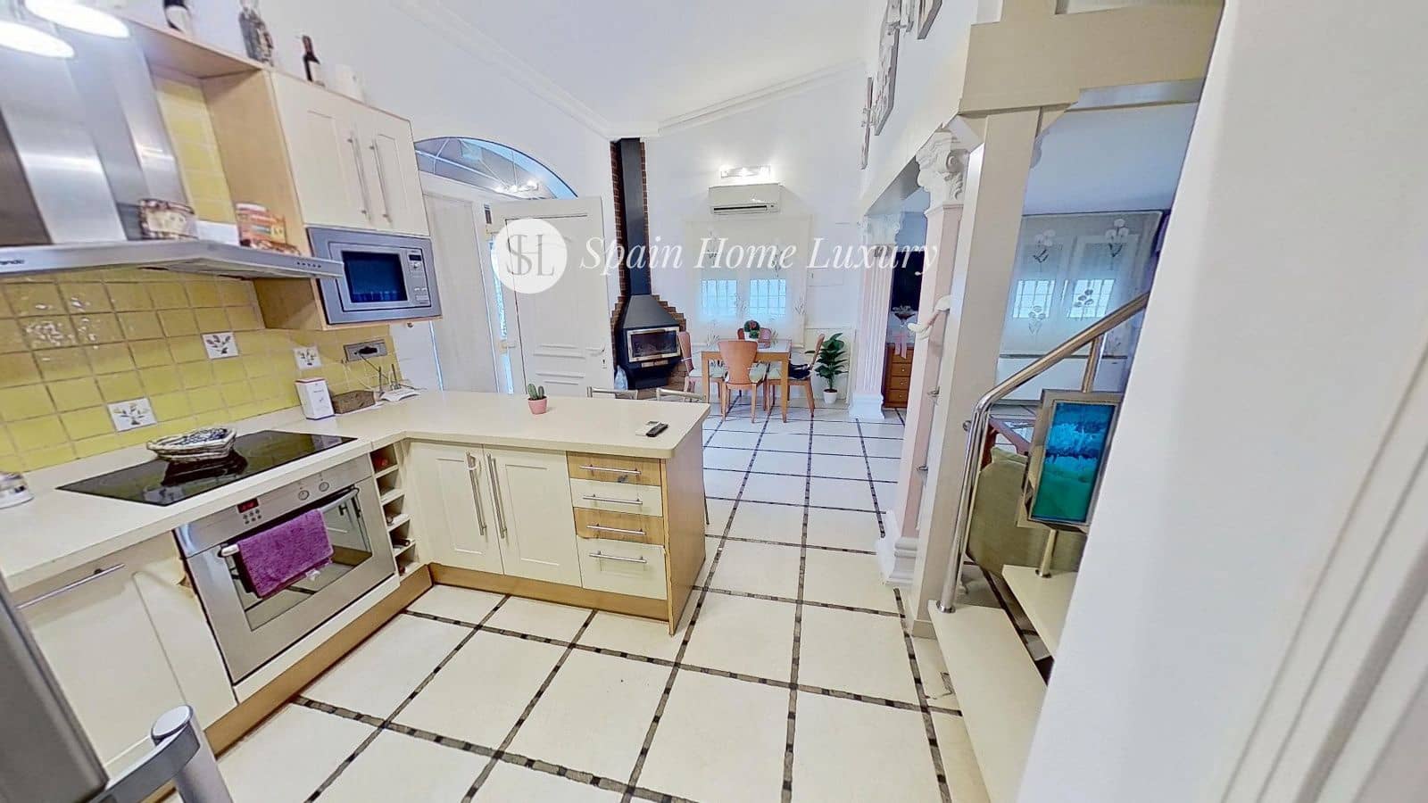 10 bedroom Villa for sale in Denia with pool - € 899,000 (Ref: 8534549)