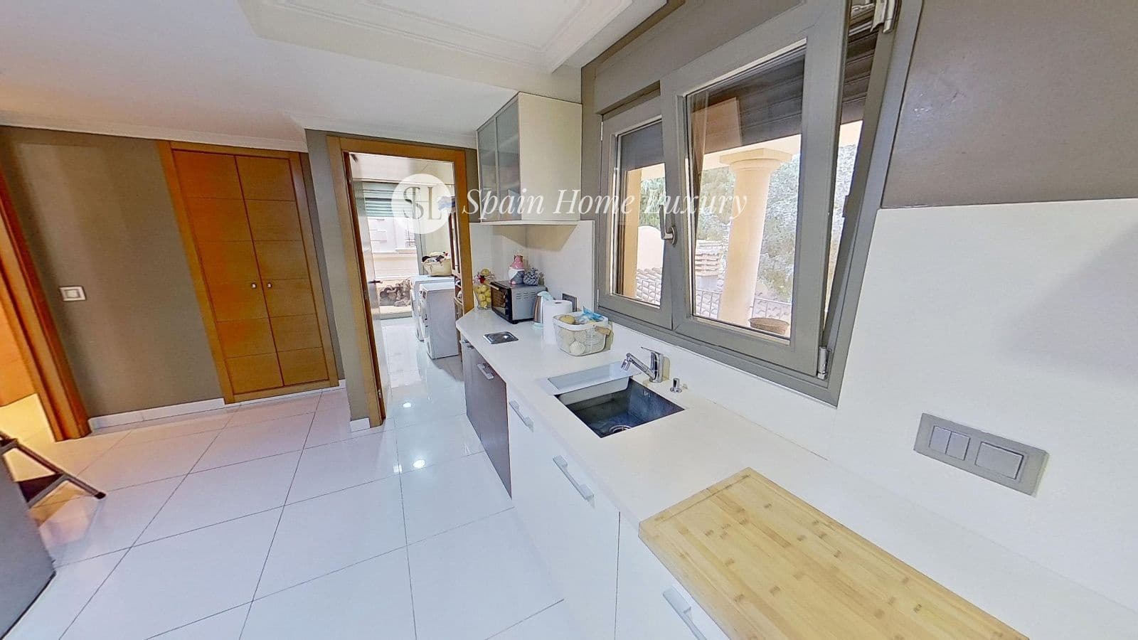 10 bedroom Villa for sale in Denia with pool - € 899,000 (Ref: 8534549)