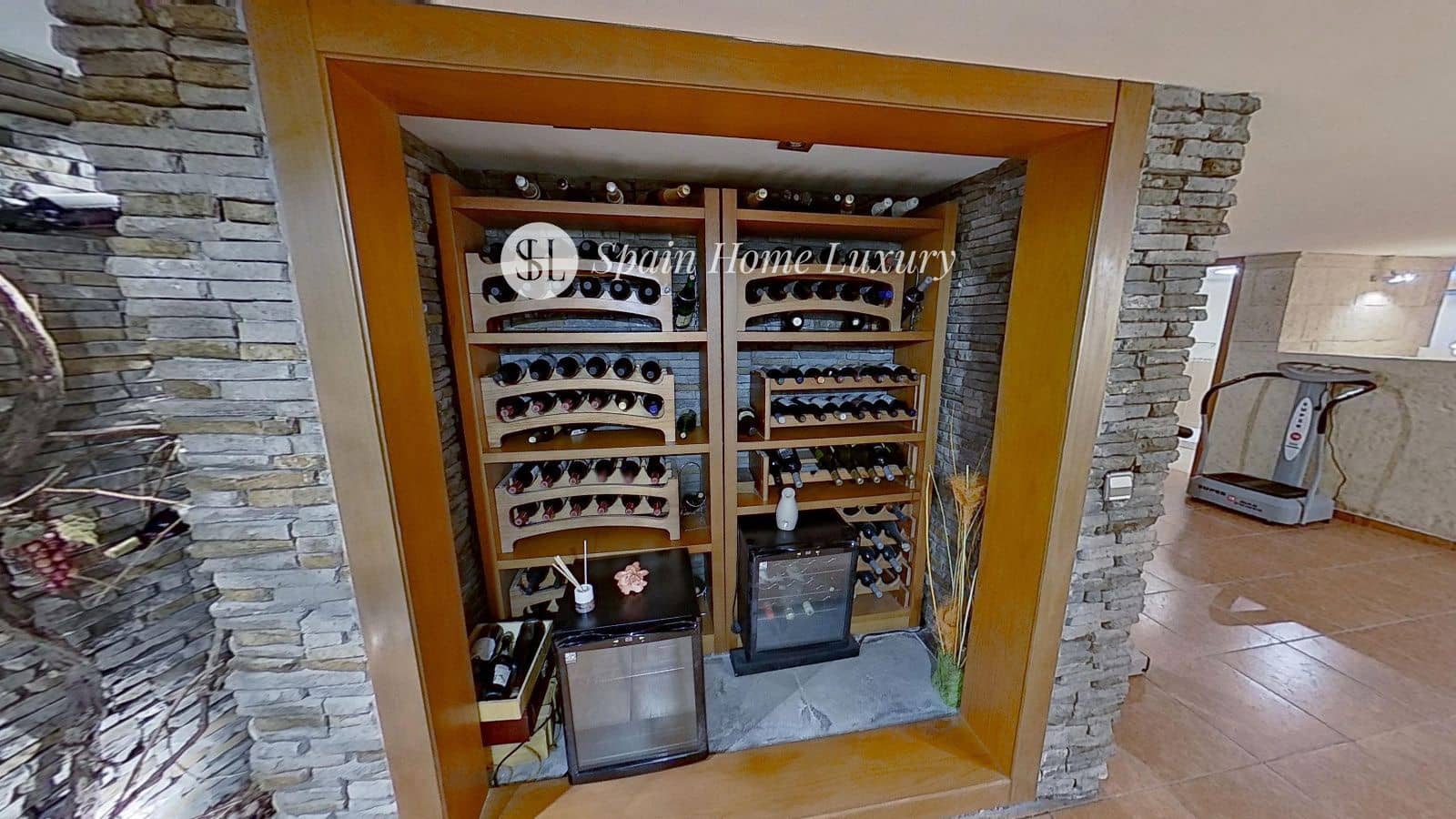 10 bedroom Villa for sale in Denia with pool - € 899,000 (Ref: 8534549)