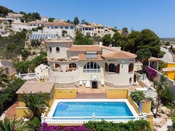 5 bedroom Villa for sale in Cumbre del Sol with pool - € 585,000 (Ref: 8534554)