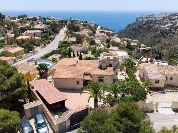 5 bedroom Villa for sale in Cumbre del Sol with pool - € 585,000 (Ref: 8534554)