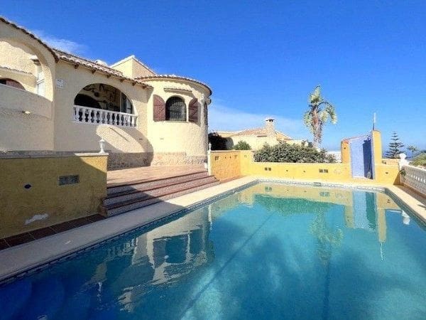 5 bedroom Villa for sale in Cumbre del Sol with pool - € 585,000 (Ref: 8534554)