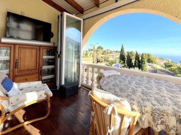 5 bedroom Villa for sale in Cumbre del Sol with pool - € 585,000 (Ref: 8534554)