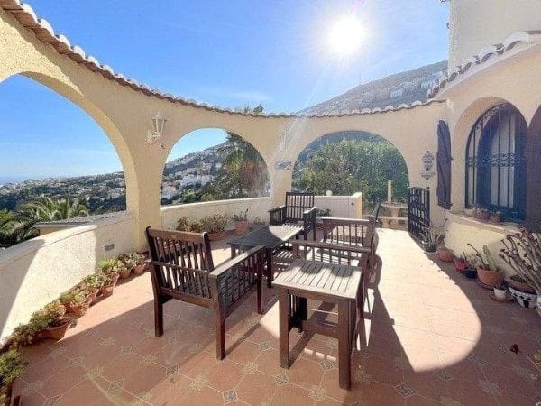 5 bedroom Villa for sale in Cumbre del Sol with pool - € 585,000 (Ref: 8534554)