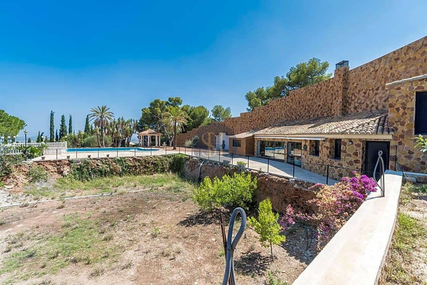 1 soverom Villa til salgs i Pucol med svømmebasseng garasje - € 1 900 000 (Ref: 8534576)