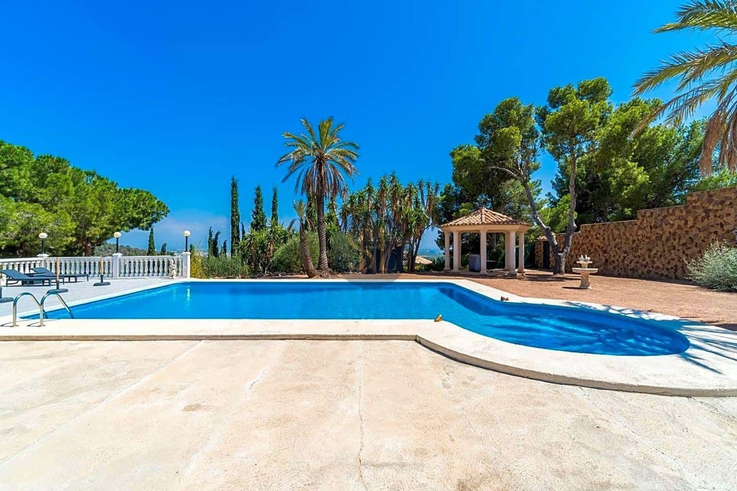 1 soverom Villa til salgs i Pucol med svømmebasseng garasje - € 1 900 000 (Ref: 8534576)