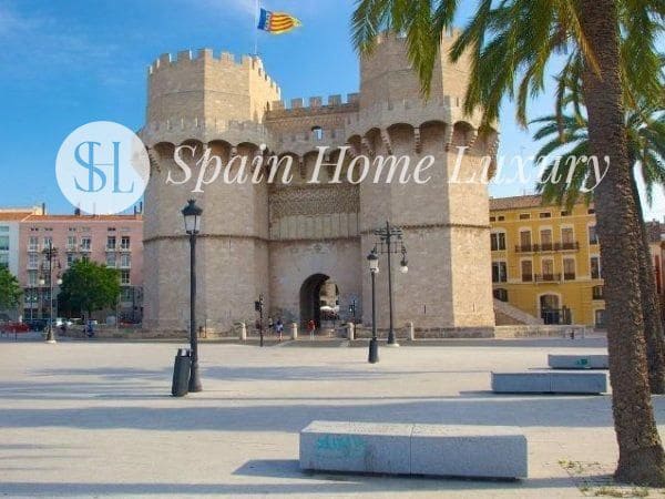 Restaurant/Bar til salg i La Seu, Valencia by - € 3.500.000 (Ref: 8543346)