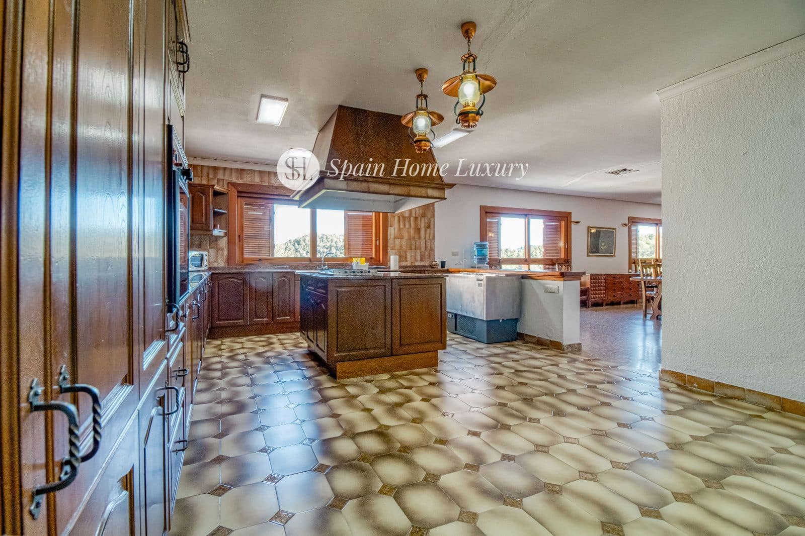 12 soveværelse Villa til salg i Favara med swimmingpool - € 5.000.000 (Ref: 8565471)