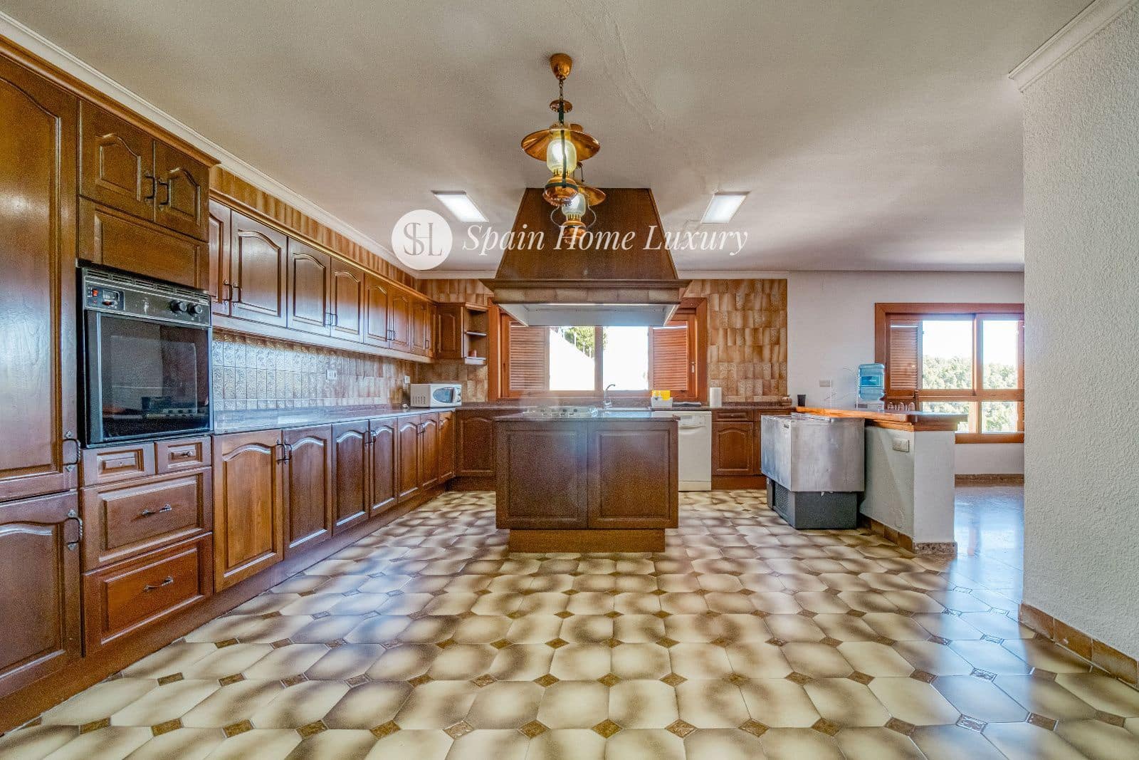 12 soveværelse Villa til salg i Favara med swimmingpool - € 5.000.000 (Ref: 8565471)