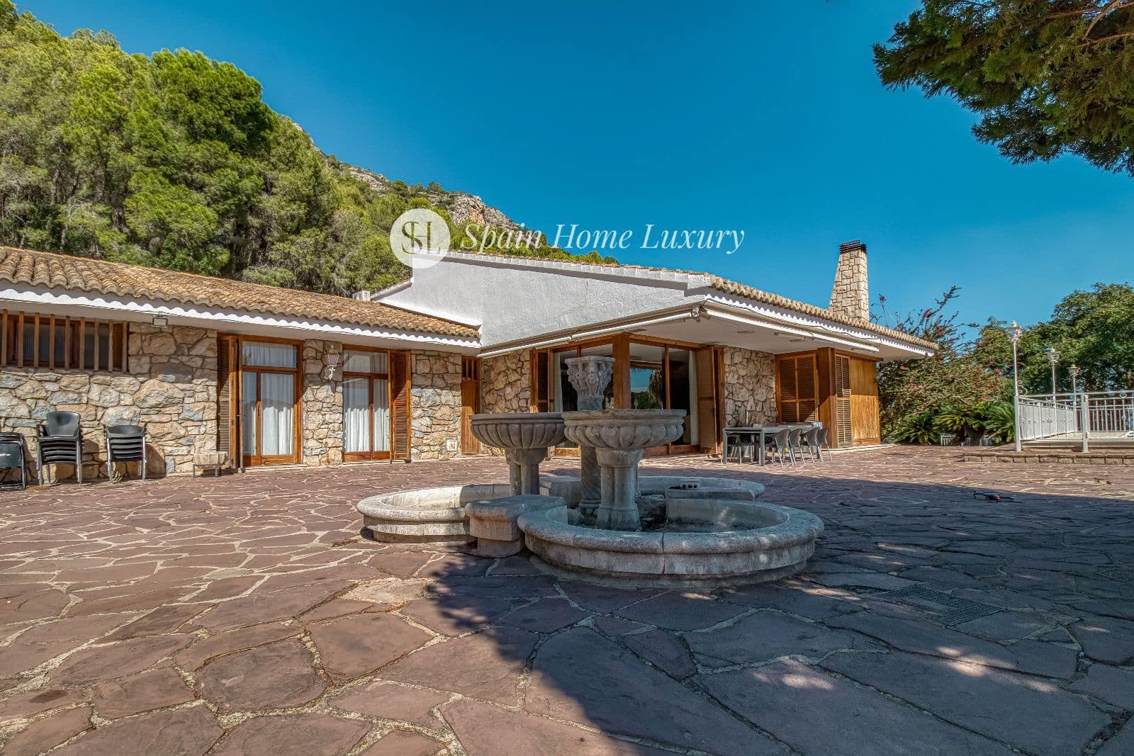 12 soveværelse Villa til salg i Favara med swimmingpool - € 5.000.000 (Ref: 8565471)