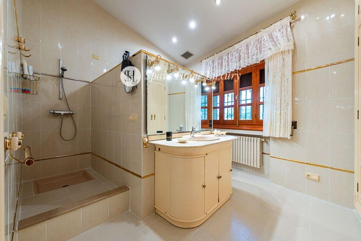 8 makuuhuone Huvila myytävänä paikassa L'Eliana mukana uima-altaan 
autotalli - 2 175 000 € (Ref: 8581835)